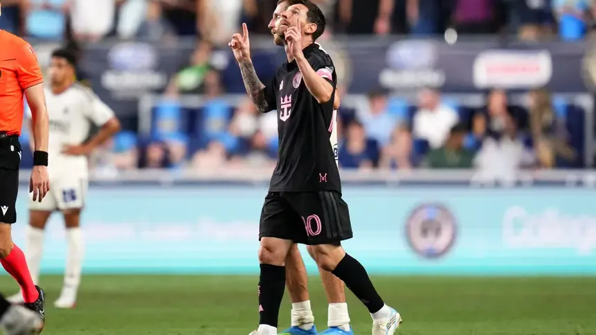 Messi faz última homenagem ao pai
